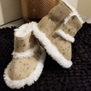 BABY GIRL BOOTS SIZE 0-3 OSHKOSH